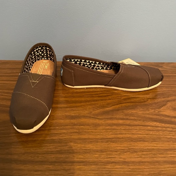 NWT Toms - Picture 2 of 5